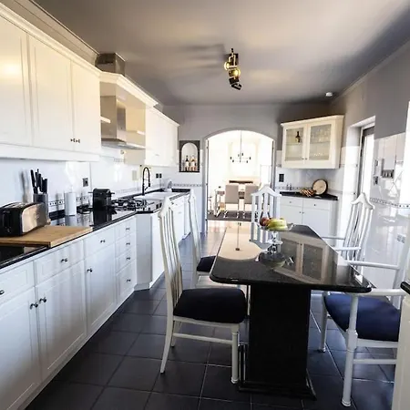 Villa The Ocean / Ericeirahills